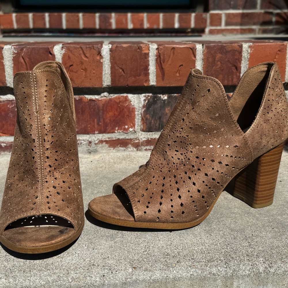 Fergalicious Brown Perforated Open-Toe Block Heel Booties RENO CUTOUT Stud sz 9
